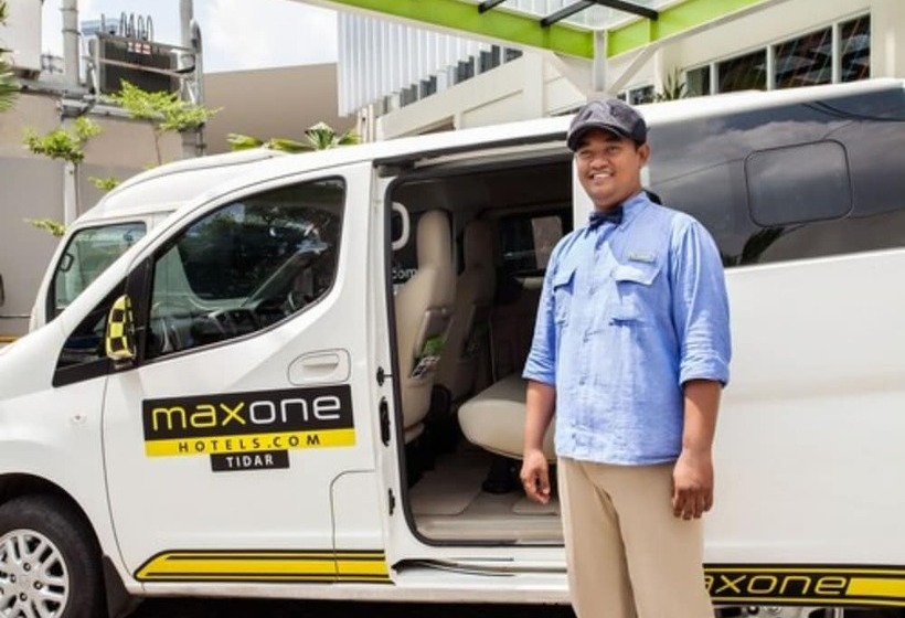 Maxonehotels At Tidar Surabaya