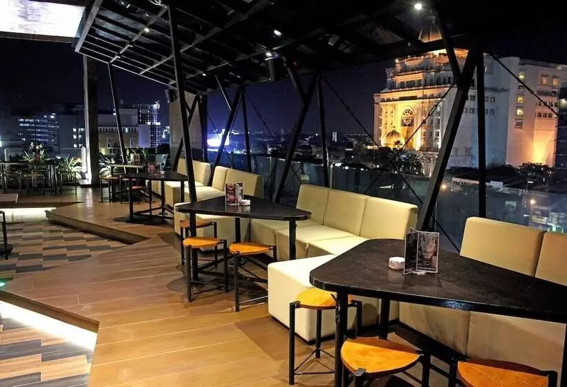 Maxonehotels At Tidar Surabaya