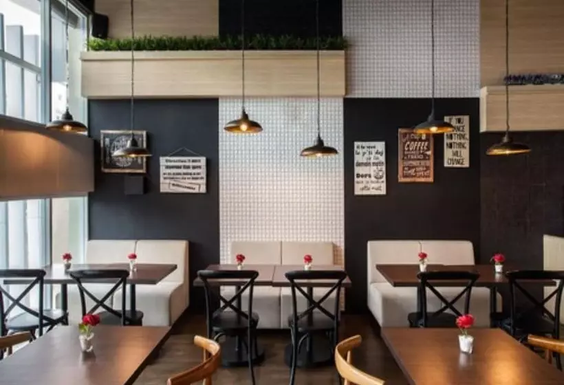 Maxonehotels At Tidar Surabaya