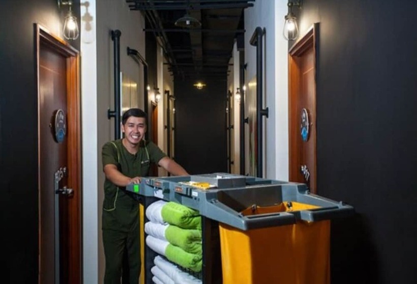 Maxonehotels At Tidar Surabaya