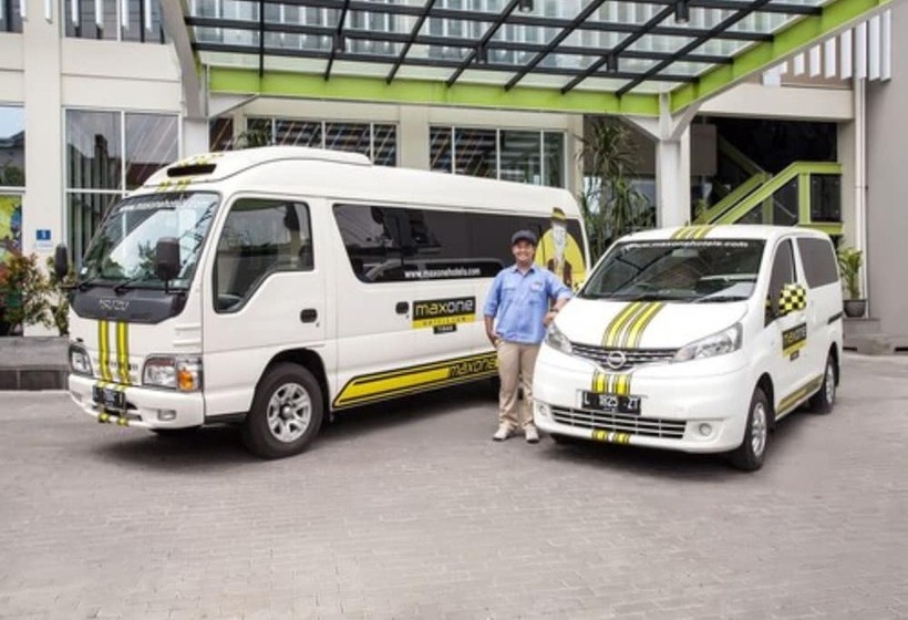 Maxonehotels At Tidar Surabaya