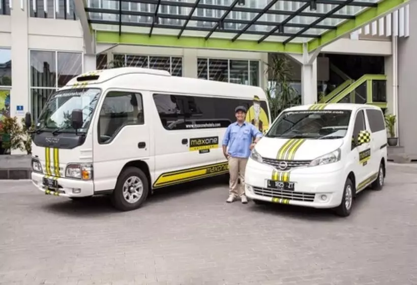 Maxonehotels At Tidar Surabaya