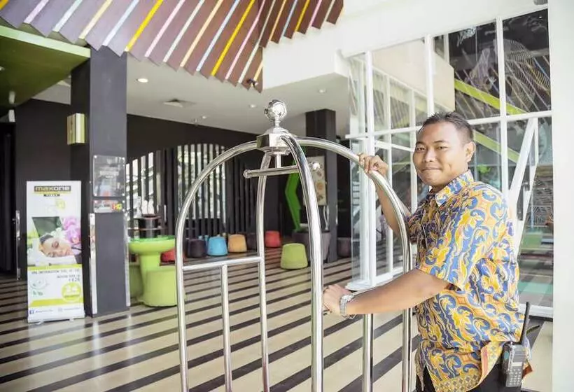 Maxonehotels At Tidar Surabaya