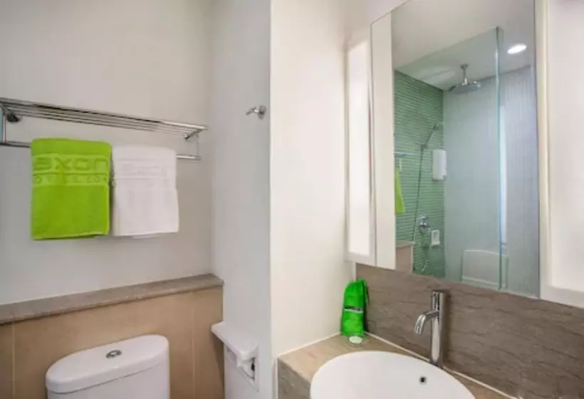 Maxonehotels At Tidar Surabaya