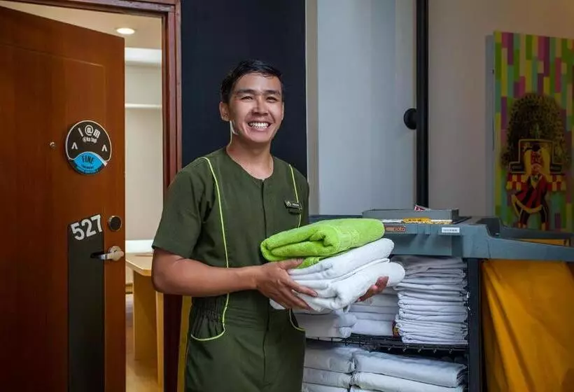 Maxonehotels At Tidar Surabaya