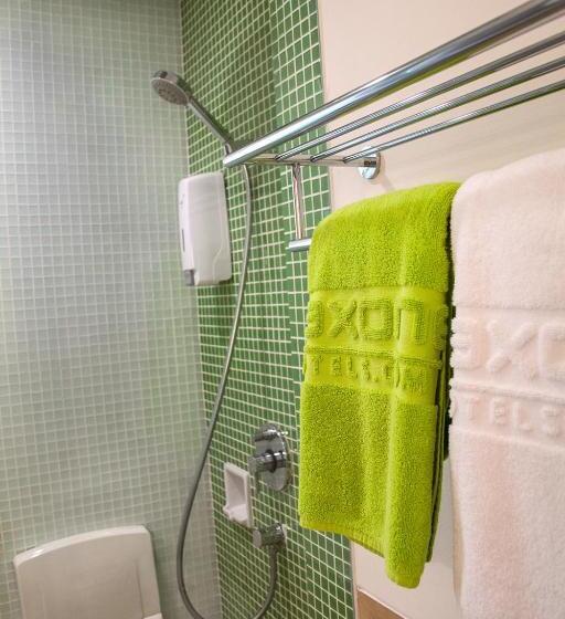 Maxonehotels At Tidar Surabaya