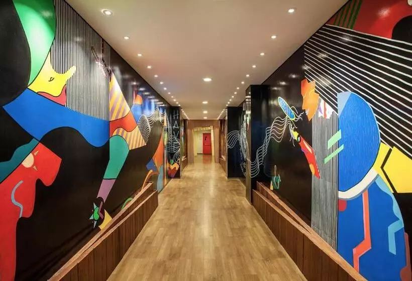 Maxonehotels At Tidar Surabaya