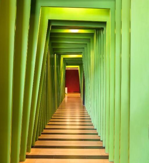 Maxonehotels At Tidar Surabaya