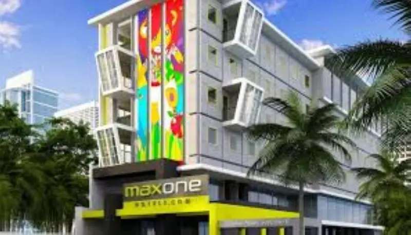 Maxonehotels At Tidar Surabaya