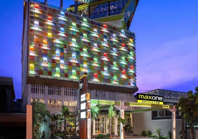 Maxonehotels At Tidar Surabaya
