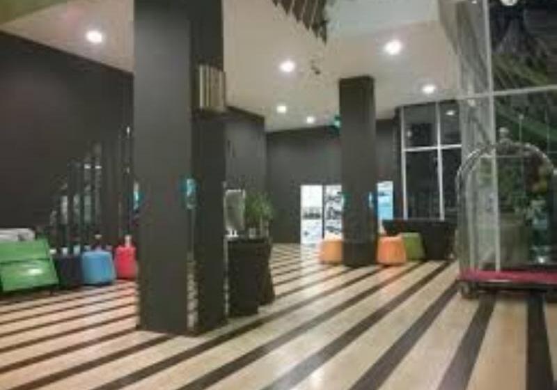 Maxonehotels At Tidar Surabaya