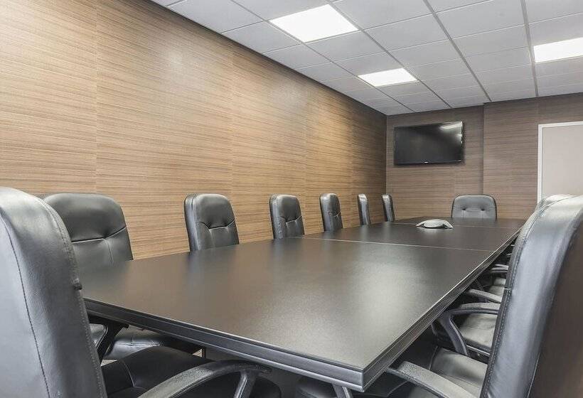 בית מלון כפרי Quality Inn Sept Iles