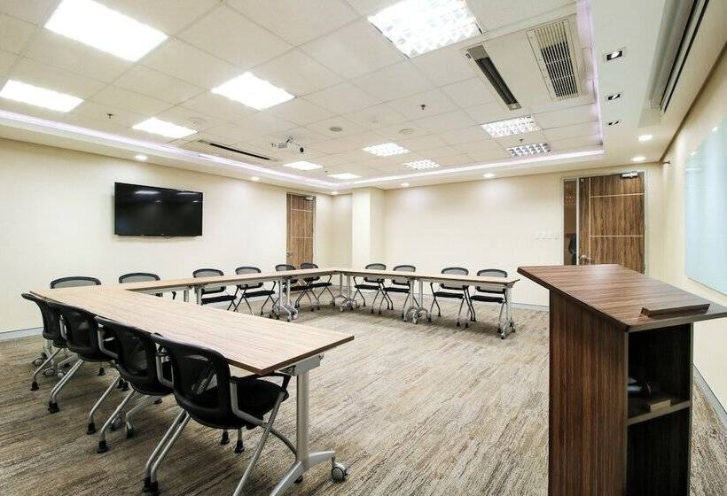 فندق Red Planet Makati Amorsolo