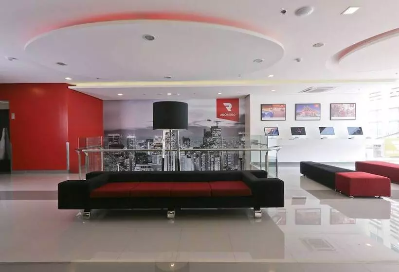 בית מלון כפרי Red Planet Makati Amorsolo