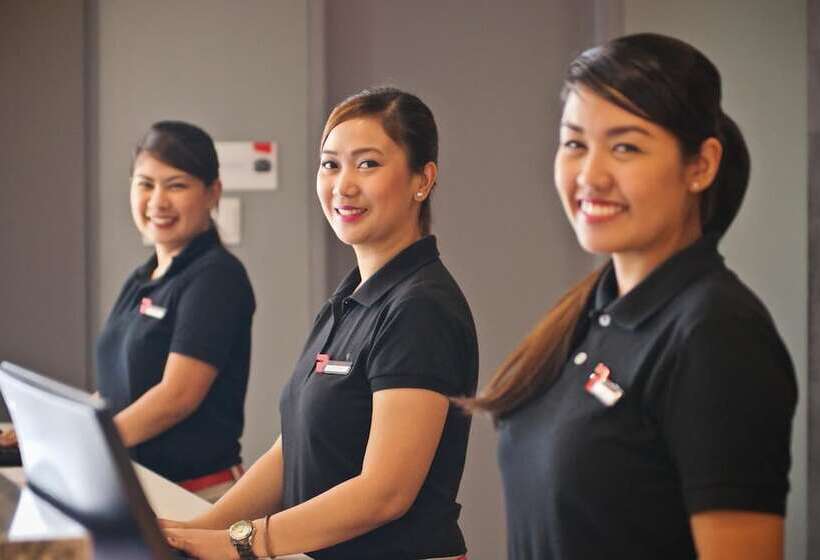 فندق Red Planet Makati Amorsolo