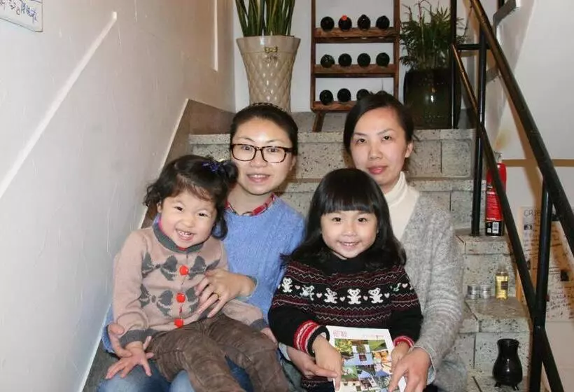 Pensiune Crib 49 Guesthouse Foreigner Only