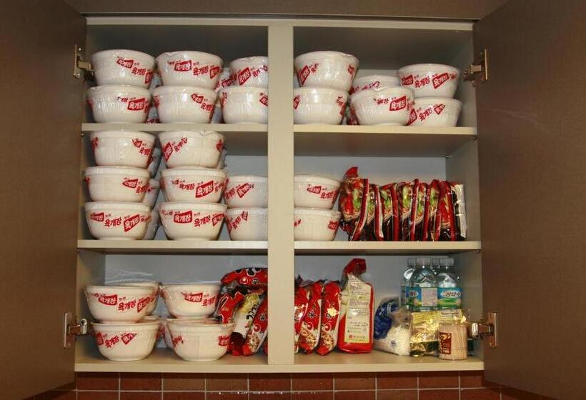 פנסיון Crib 49 Guesthouse   Foreigner Only