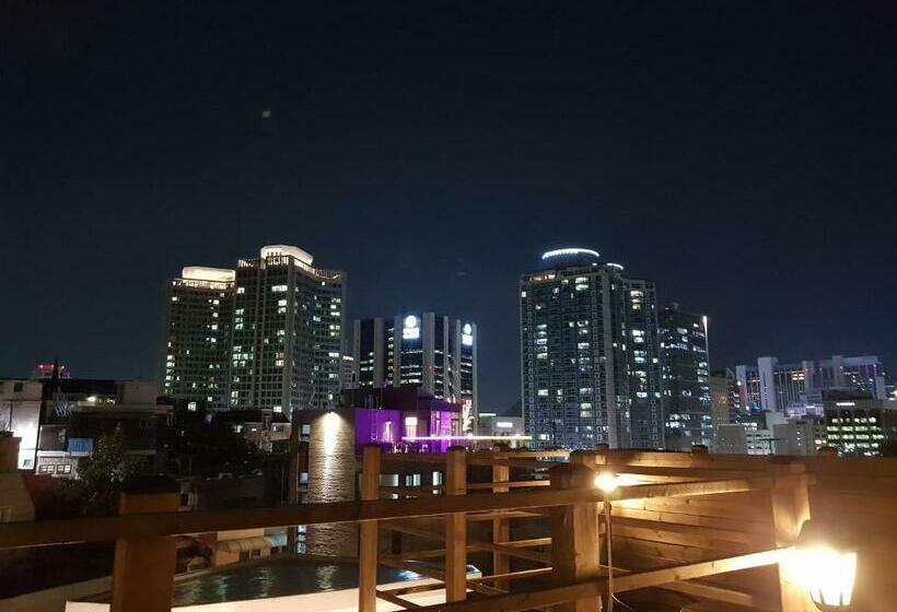 פנסיון Crib 49 Guesthouse   Foreigner Only