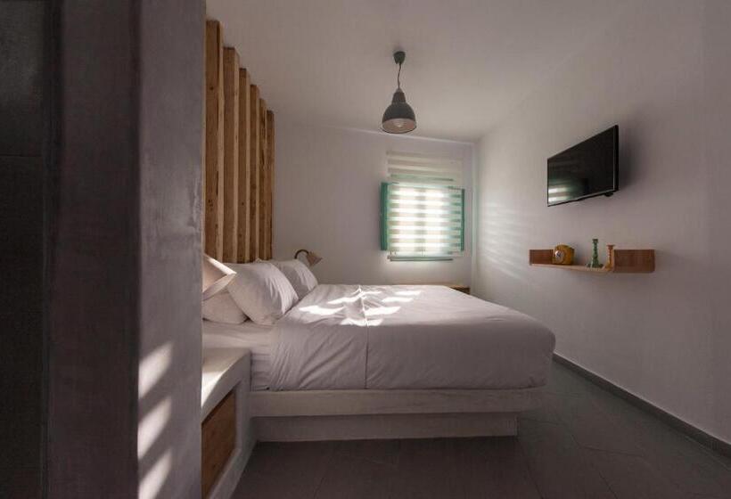 Pensió Neptune Luxury Suites