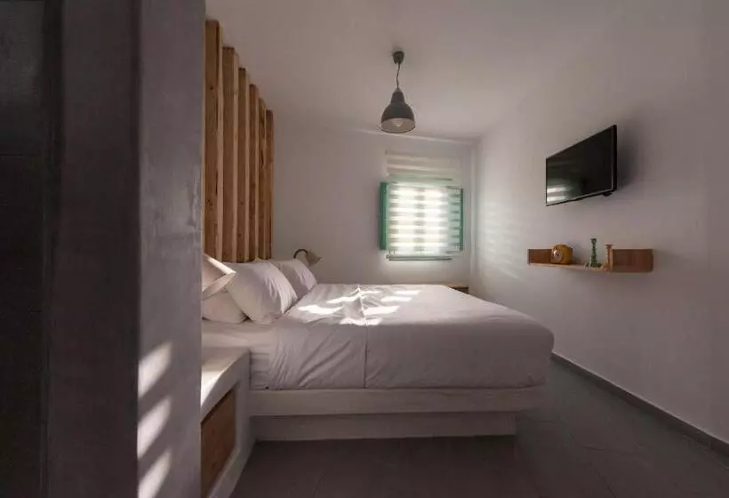 پانسیون Neptune Luxury Suites