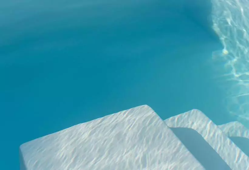 پانسیون Neptune Luxury Suites