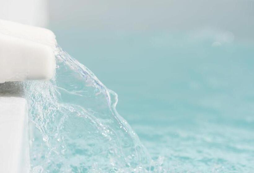 Pensió Neptune Luxury Suites