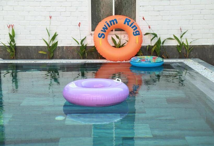 پانسیون Red House Homestay   Villa