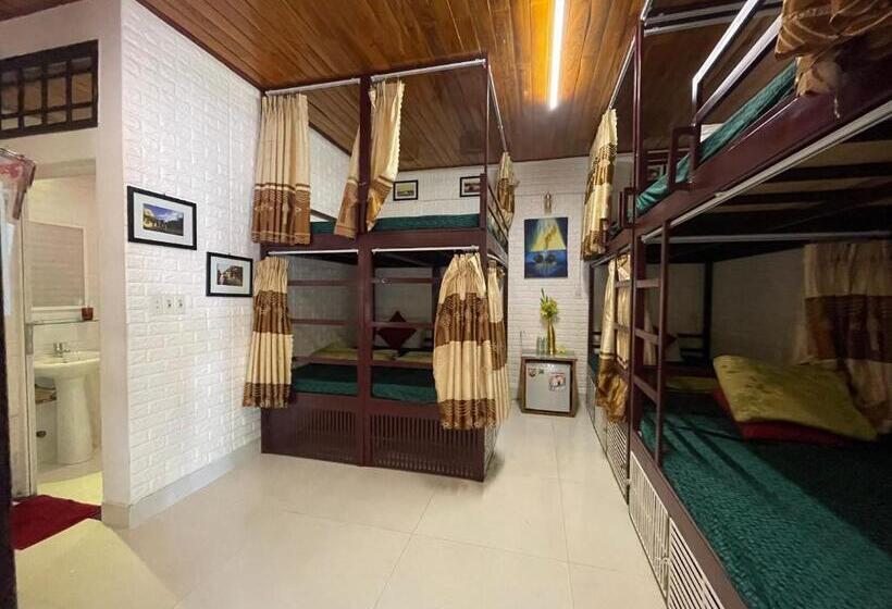 پانسیون Red House Homestay   Villa