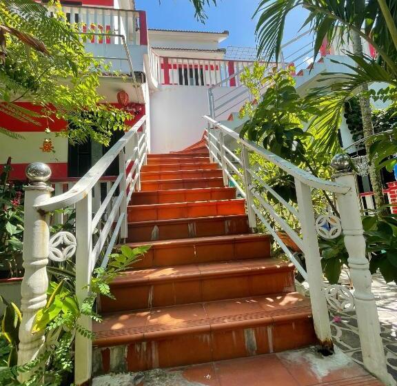 پانسیون Red House Homestay   Villa