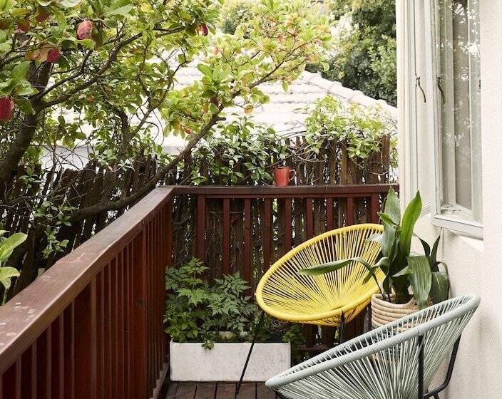 פנסיון The Big   Luxury Backpackers