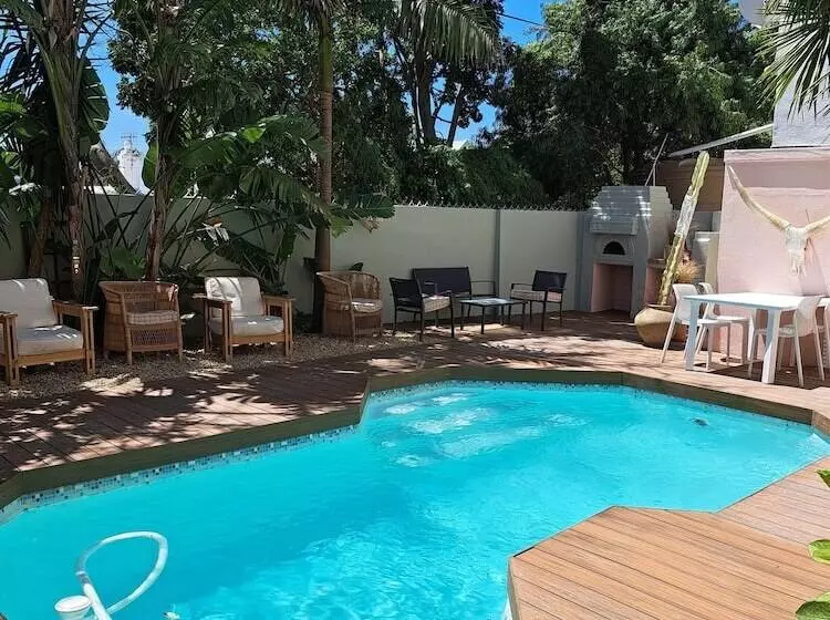 펜션 The Big   Luxury Backpackers