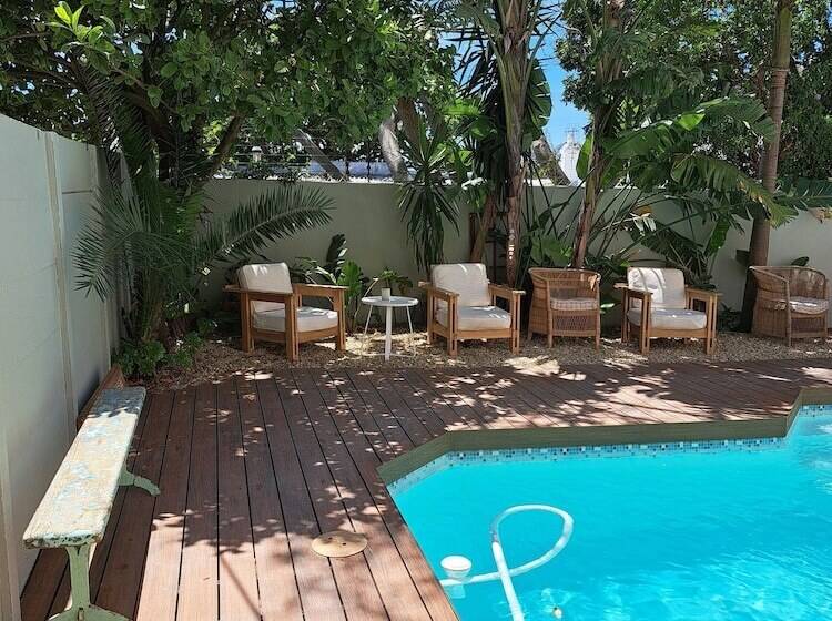 פנסיון The Big   Luxury Backpackers