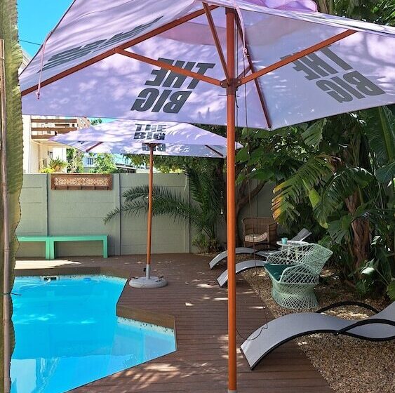 פנסיון The Big   Luxury Backpackers