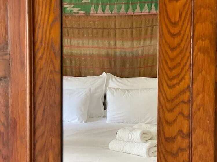 פנסיון The Big   Luxury Backpackers