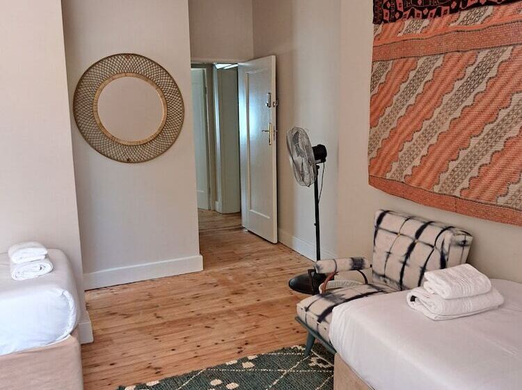 פנסיון The Big   Luxury Backpackers