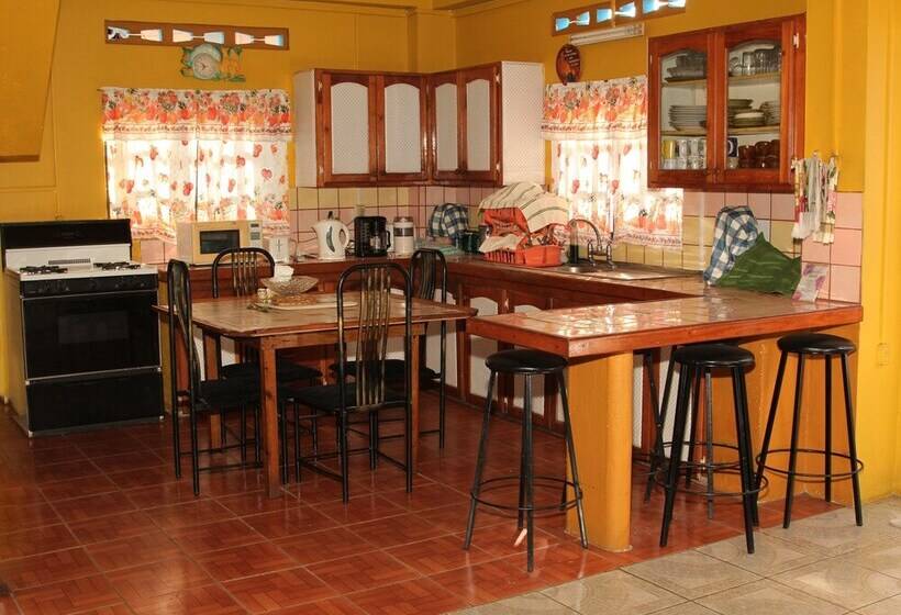 پانسیون Villa Shalom Guest House