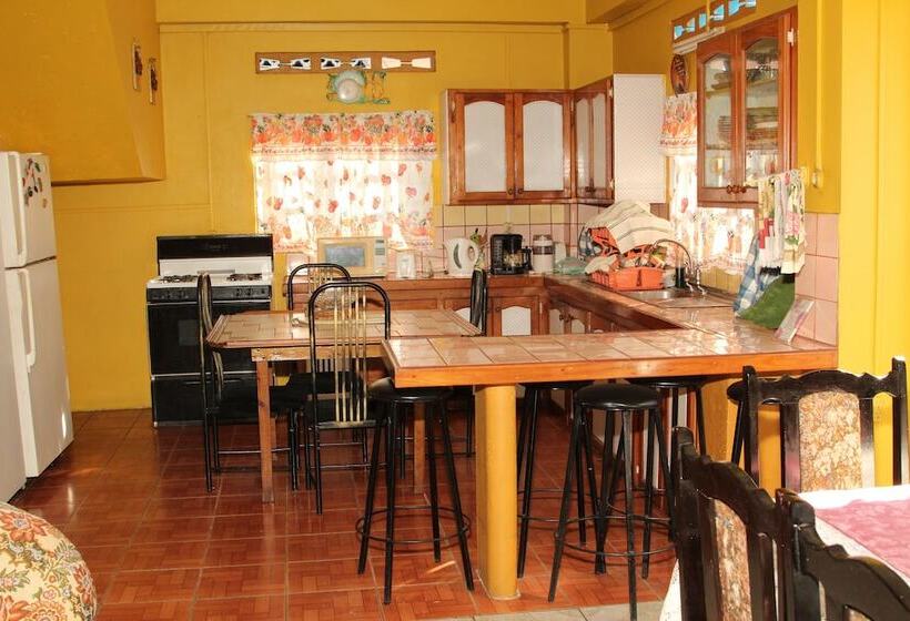 پانسیون Villa Shalom Guest House