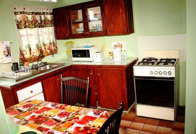 پانسیون Villa Shalom Guest House