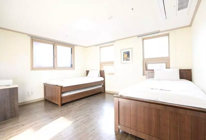 ユースホステル Roi Guesthouse