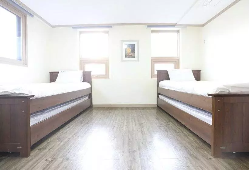 ユースホステル Roi Guesthouse