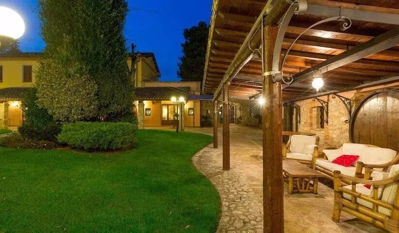 تختخواب و صبحانه Corte Dei Tini