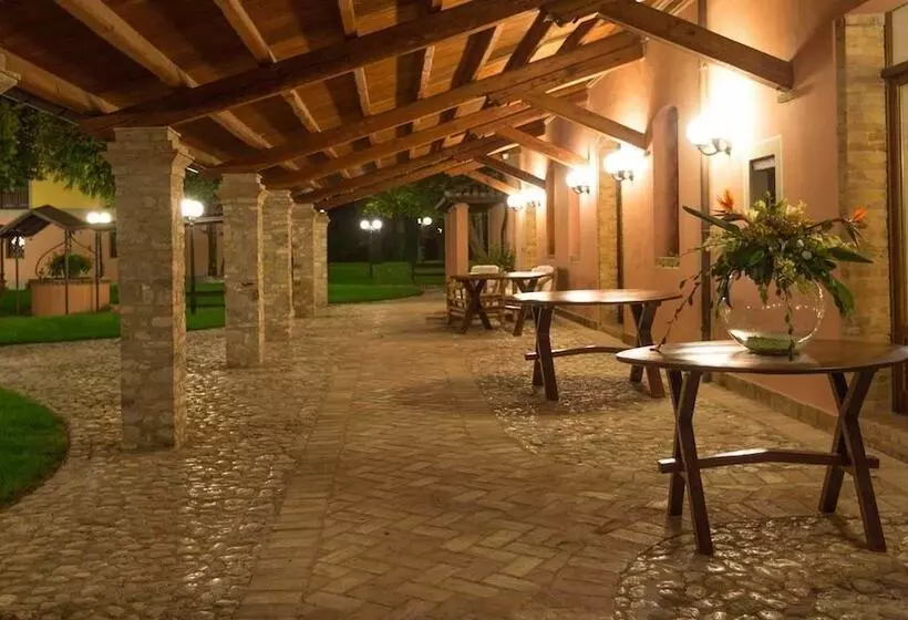 تختخواب و صبحانه Corte Dei Tini