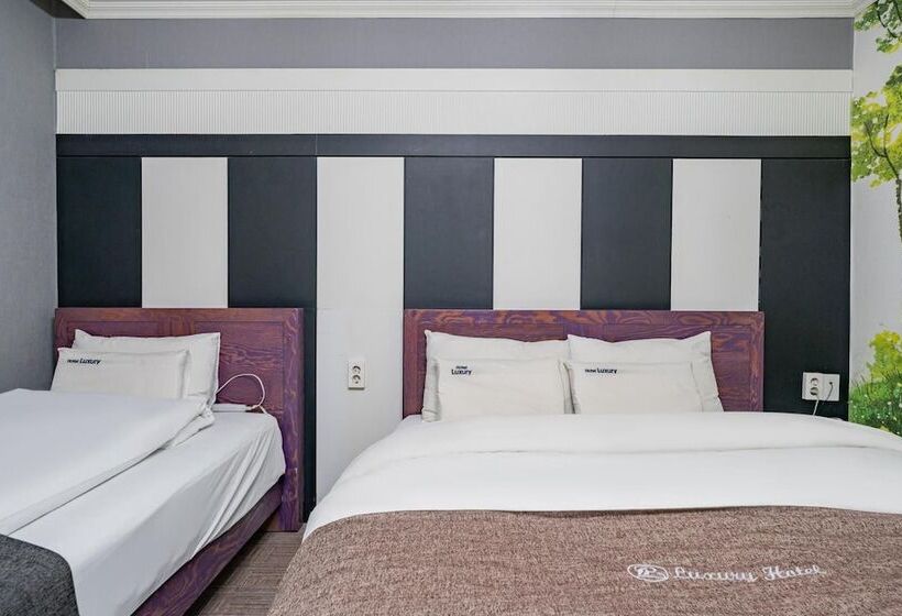 בית מלון כפרי Daejeon Yuseong Luxury