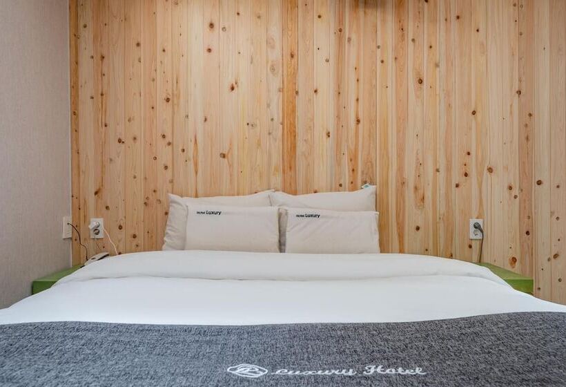 בית מלון כפרי Daejeon Yuseong Luxury