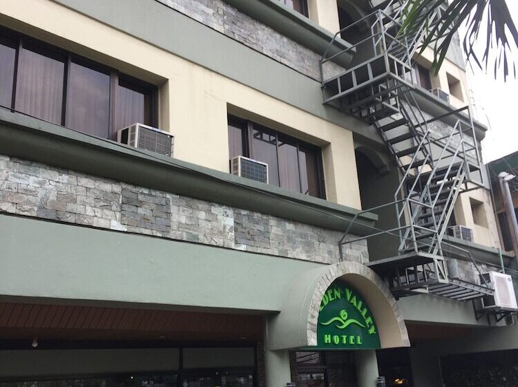 בית מלון כפרי Golden Valley