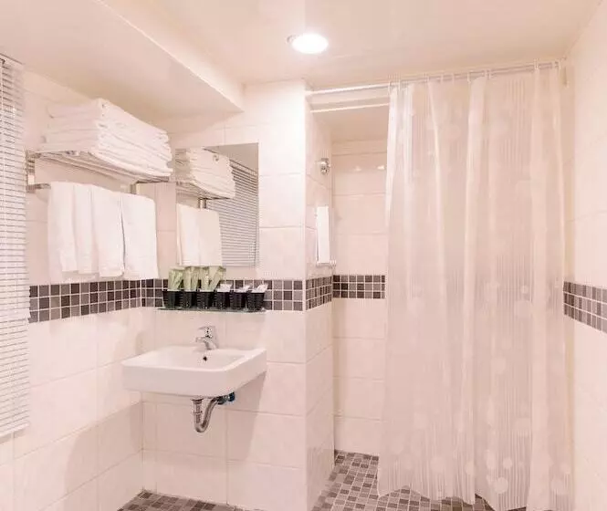 Kiwi Express Hotel   Chenggong Rd