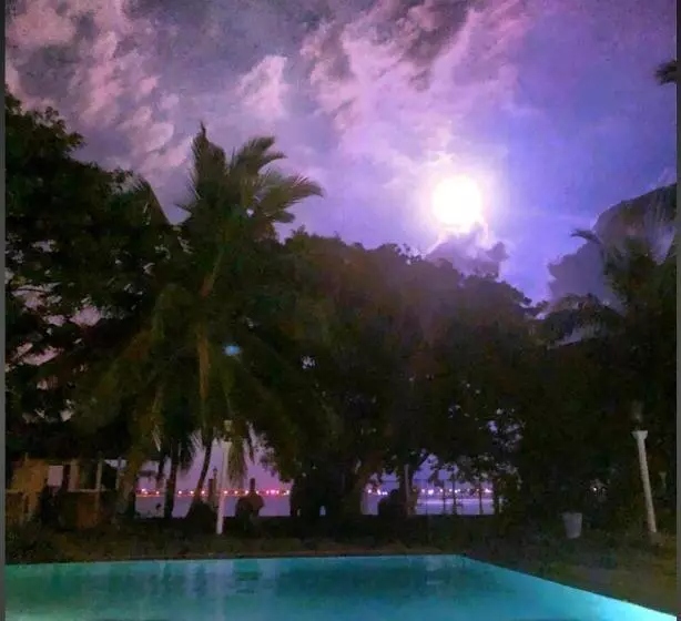 Hotel Lagoon Paradise