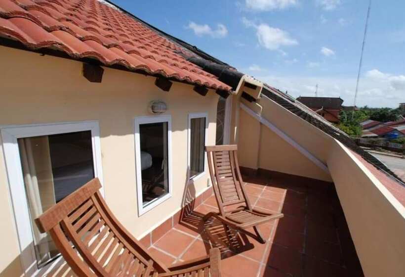 فندق The Columns