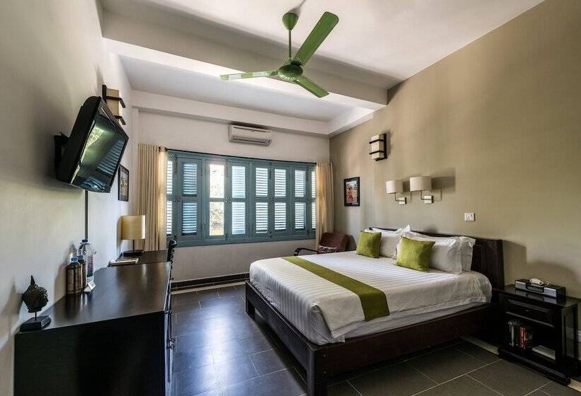 فندق The Columns