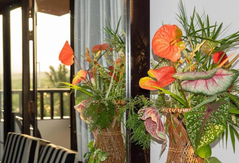 Lagoon Paradise Beach Resort